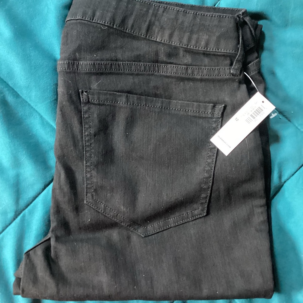 Old Navy Women’s Mid-rise Super Skinny Jeans in black